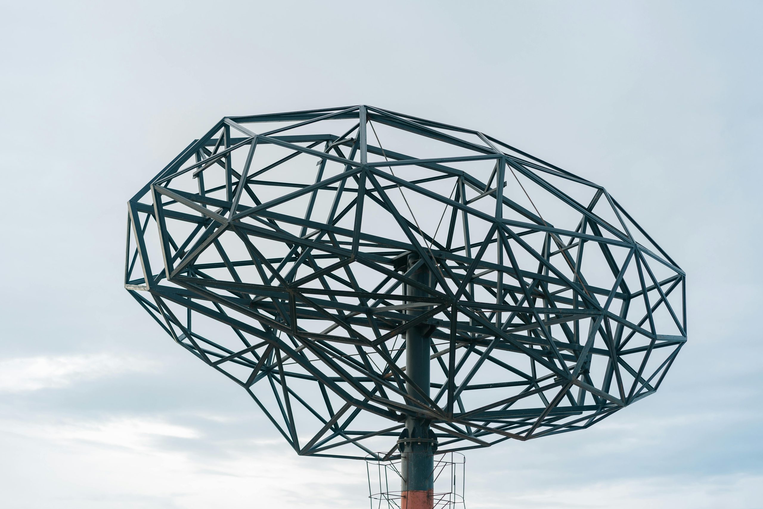 brain-Iron-Construction-on-a-Pole
